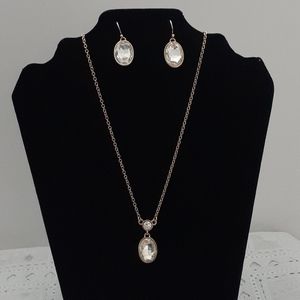 Set of earrings with necklace